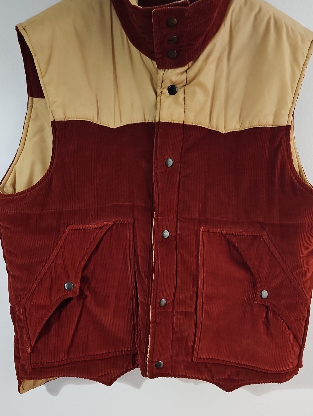 Alpine Ski Two-Tone Corduroy Puffer Vest in Rust & Tan Xl